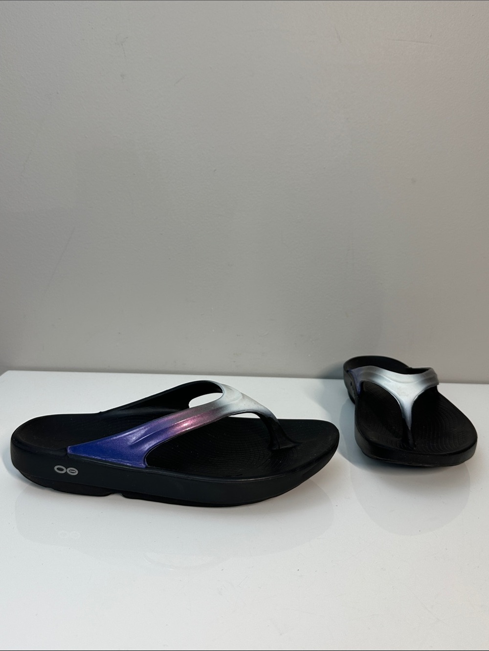OOFOS Women’s OOLALA Luxe Recovery Sandals In Midnight Spectra Size 7 Gym Thong